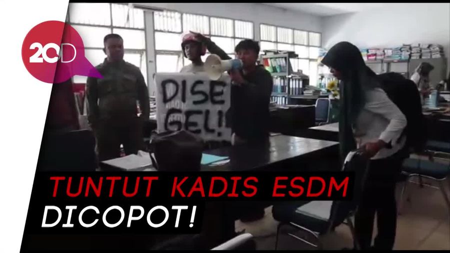 Tuntut Kadis Dicopot, Massa Geruduk dan Usir PNS di Kantor ESDM Sultra