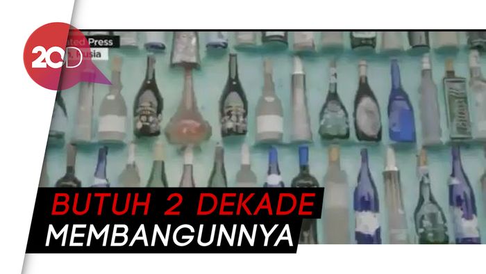 Wow! Rumah Ini Dibuat dari Ribuan Botol Kaca