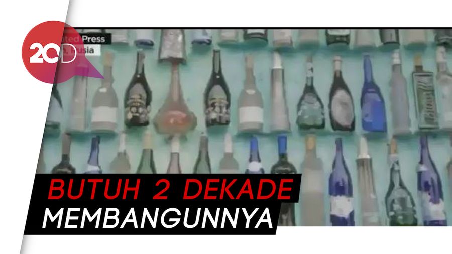 Wow! Rumah Ini Dibuat dari Ribuan Botol Kaca