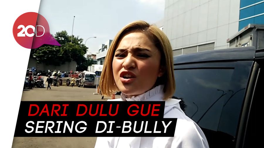 Foto Tanpa Bra Disorot Netizen, Begini Tanggapan Marshanda