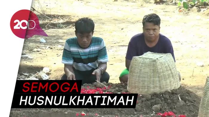 Sekeluarga Korban Kecelakaan di Tol Gempas Dimakamkan Berdampingan