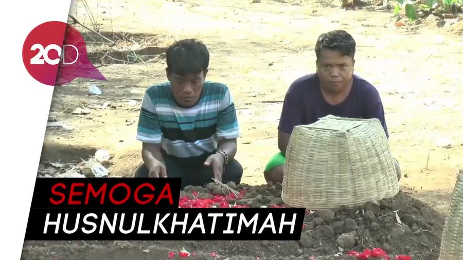 Sekeluarga Korban Kecelakaan di Tol Gempas Dimakamkan Berdampingan