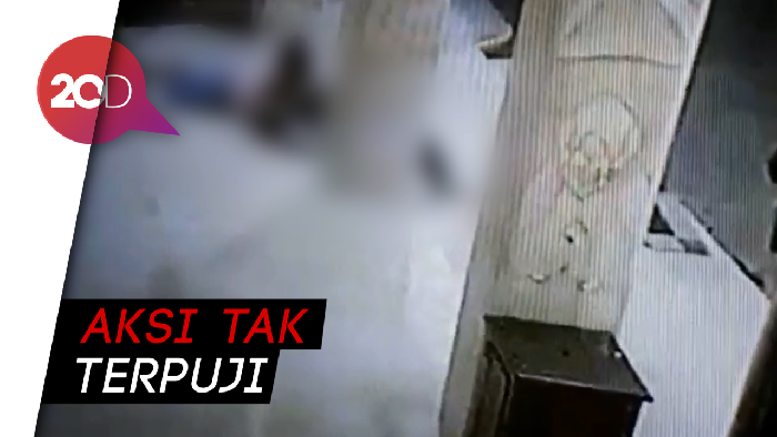 Waduh! Pasangan kekasih Terekam CCTV Lagi Bercumbu di Teras Masjid