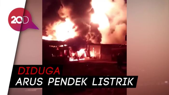 Si Jago Merah Ngamuk Hampir 13 Jam di Pabrik Pengolahan Karet Jambi