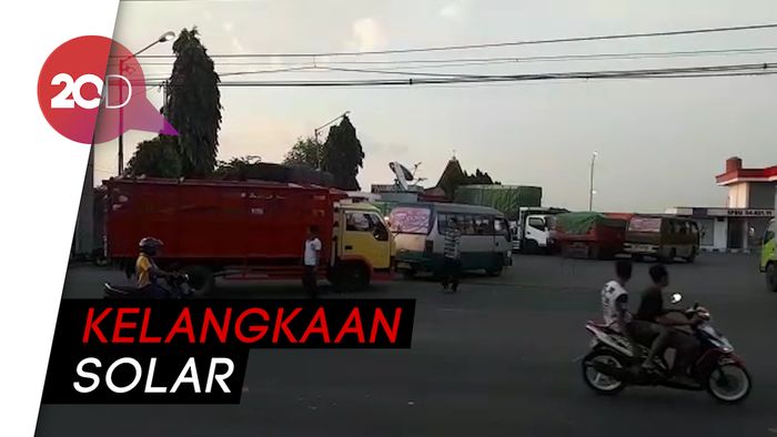 Solar di Bojonegoro Langka, Kendaraan Menumpuk di SPBU