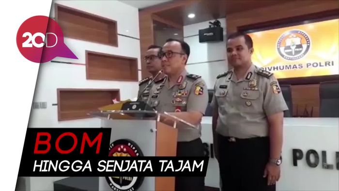 Polri Beberkan Barang Bukti Jaringan Bom Medan
