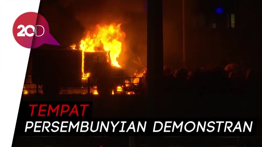Jadi Medan Tempur, Universitas di Hong Kong Terbakar