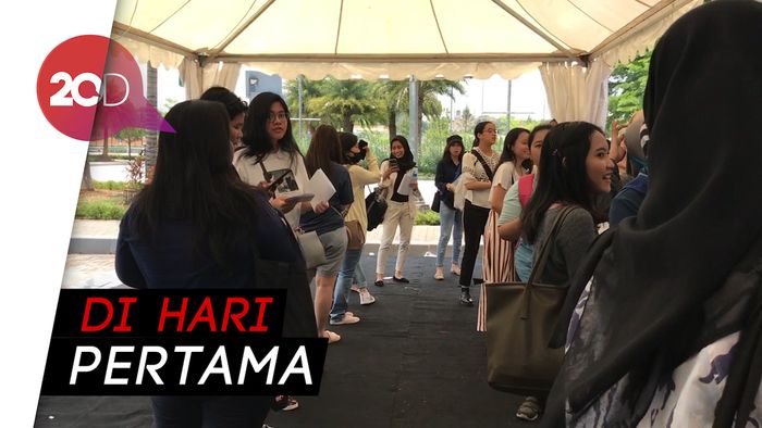 Suasana Penukaran Tiket Konser EXO EXplOration di Jakarta