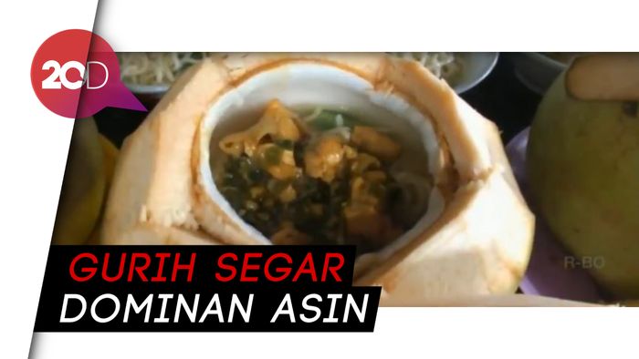 Unik! Mie Ayam Disajikan dalam Kelapa Muda Segar
