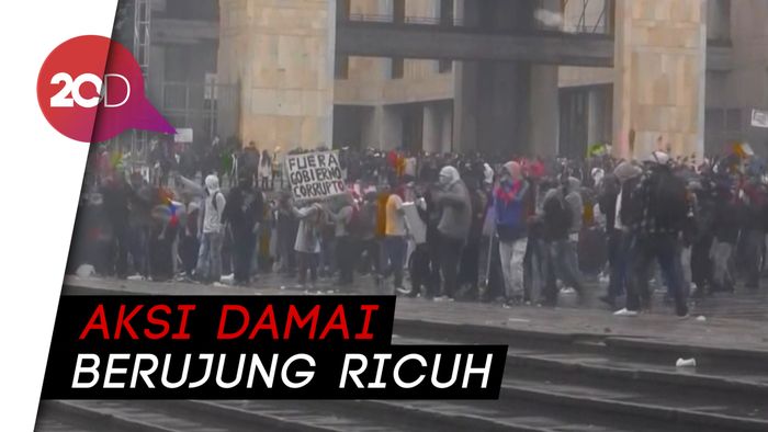 Bentrok Polisi dengan Pedemo di Kolombia