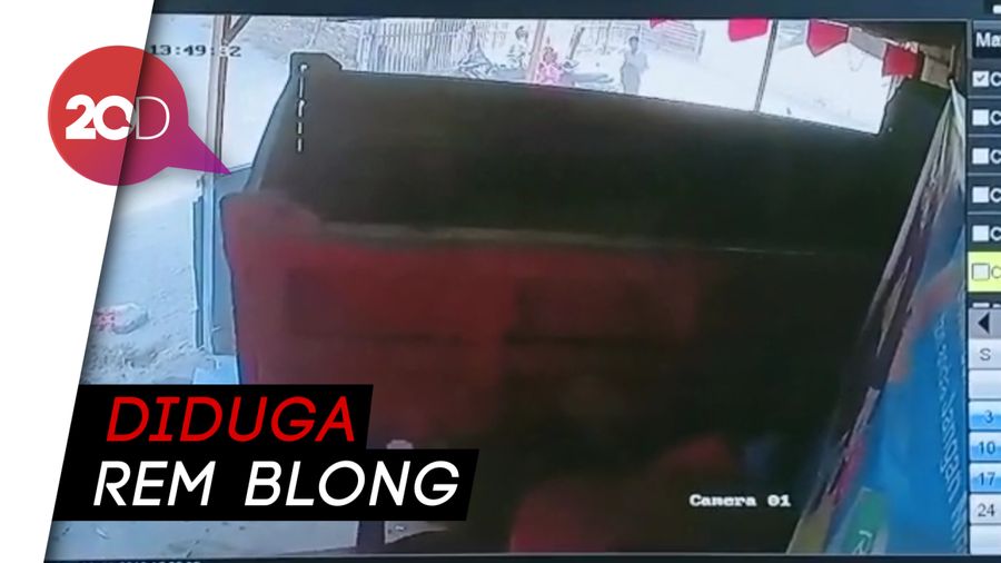 Terekam CCTV, Truk Pasir Merangsek ke Kantor Dinas di Sulteng