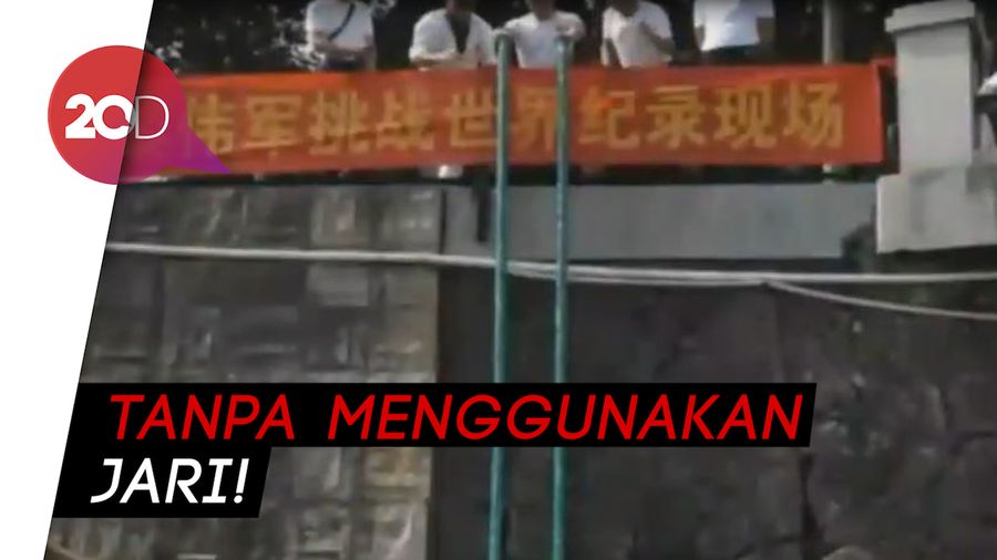 Wow! Pria Ini Angkat 102 Kaleng dengan Telapak Tangan