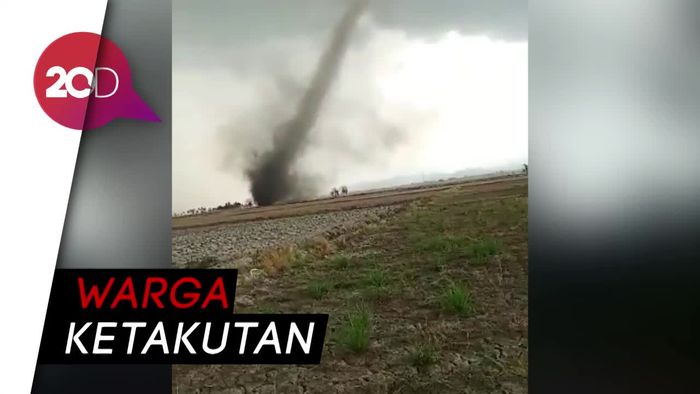 Suasana Mencekam saat Puting Beliung Terjang Sidrap Sulsel