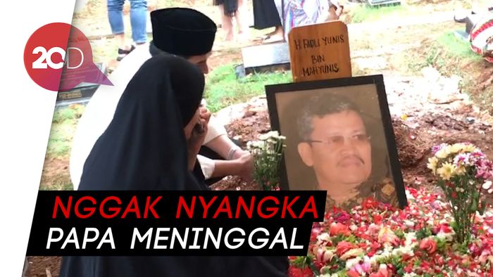 Impian Nindy Ajak Umrah Ayahnya Belum Terbayar