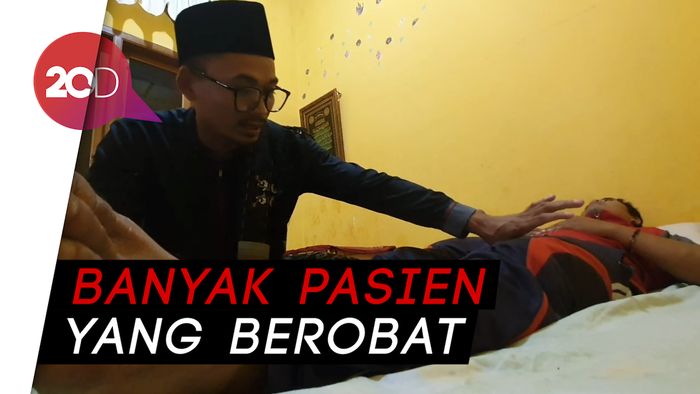 Mengenal Mak Erot, Sang Legenda Pembesar Alat Vital Pria