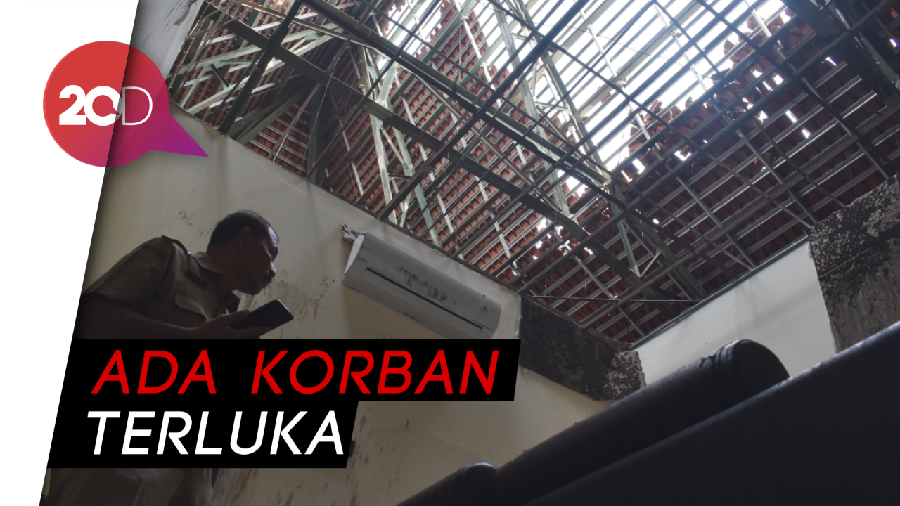 Puting Beliung Ngamuk di Ngawi,  Lapak PKL dan Pohon Roboh