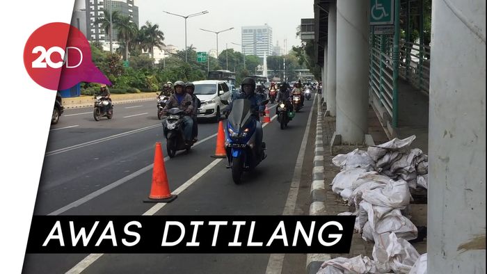 Waduh! Masih Banyak Pemotor Lewat Jalur Sepeda