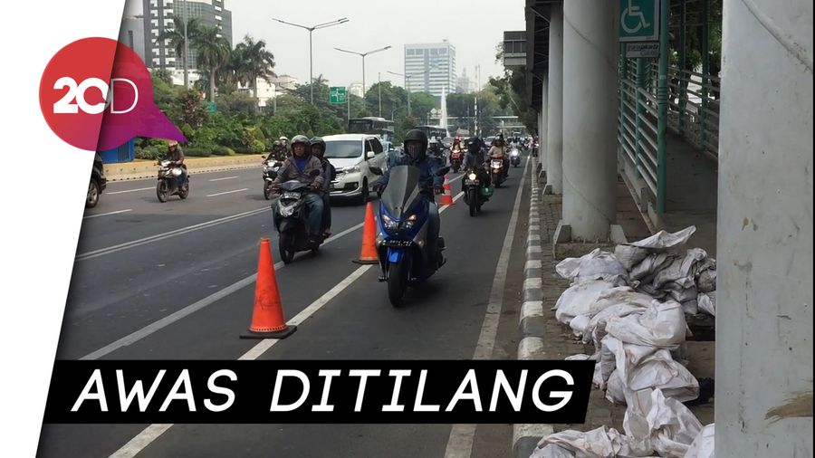Waduh! Masih Banyak Pemotor Lewat Jalur Sepeda