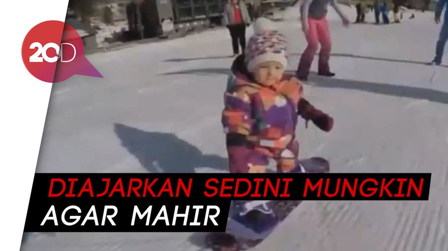 Ajaib! Bayi Berusia 1 Tahun Ini Jago Main Ski   
