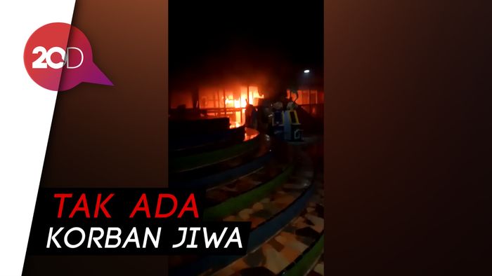 Arena Bermain Anak di Plaza Cibubur Terbakar