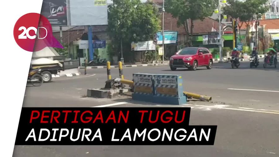Truk Tangki Tertangkap CCTV Tabrak Tiang Traffic Light Lalu Kabur