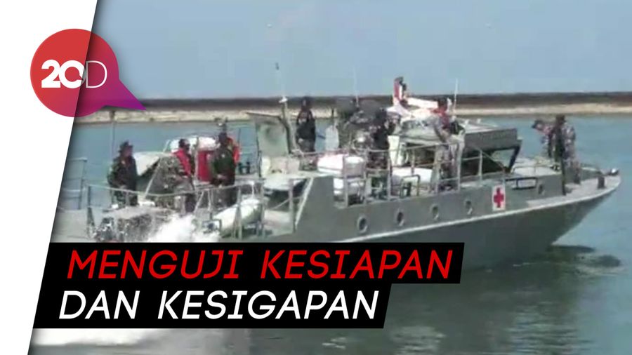 Kapal Perang Ikut Latihan Penanggulangan Bencana di Makassar