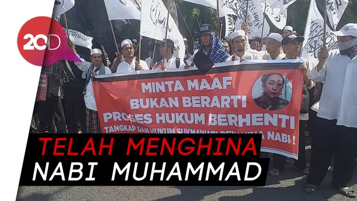 Massa Aliansi Umat Islam Surabaya Tuntut Sukmawati Ditangkap