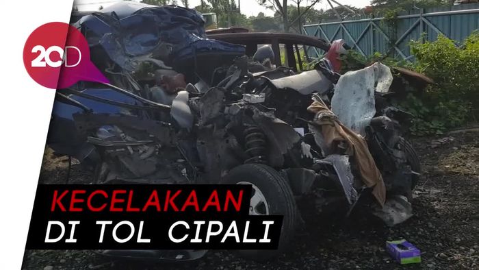 Avanza Tabrak Truk di Tol Cipali, Enam Orang Tewas