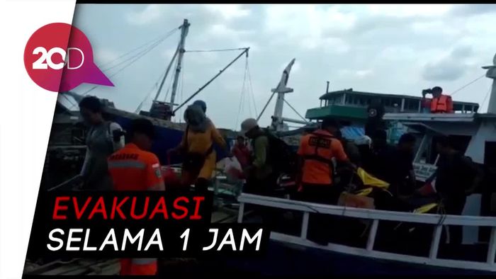 KM Usaha Baru Mati Mesin di Tengah laut, 30 Penumpang Dievakuasi