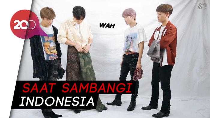 Lokal Banget! NCT 127 Jajal Pakai Sarung sampai Nari Poco-poco