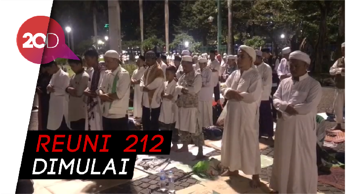 Massa Reuni 212 Gelar Salat Tahajud di Monas