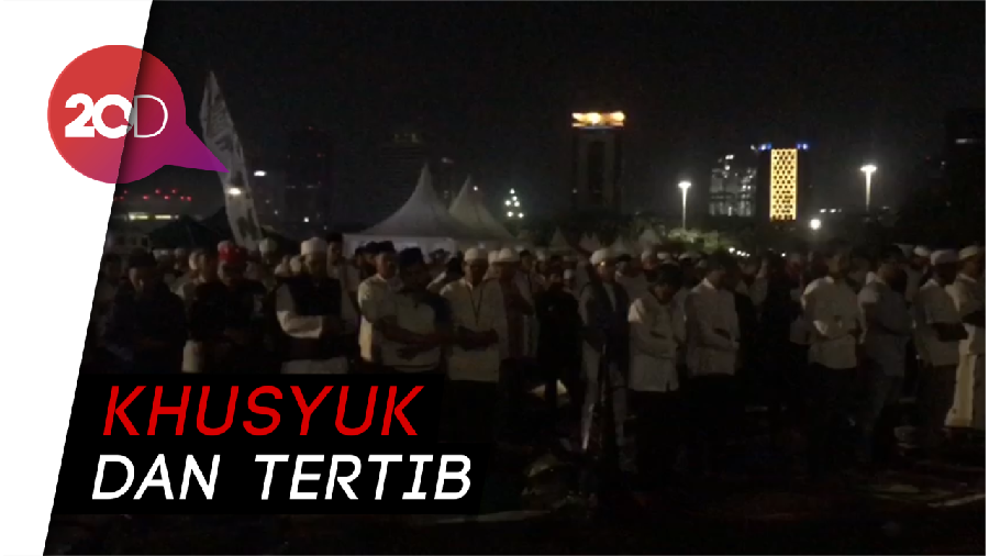  Massa Reuni 212 Salat Subuh Berjemaah