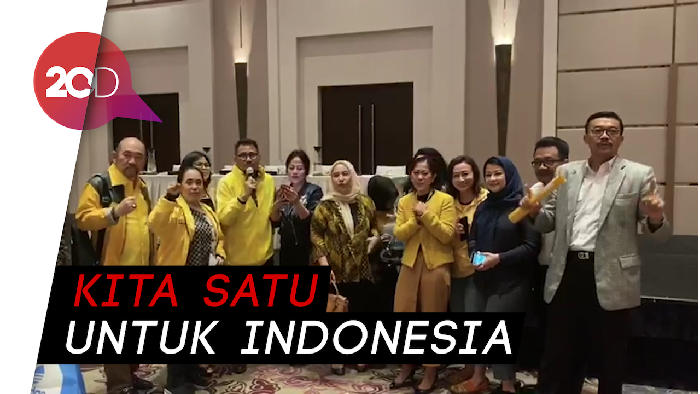 Mendengar Lagu Resmi Munas Golkar Karya Dharma Oratmangun