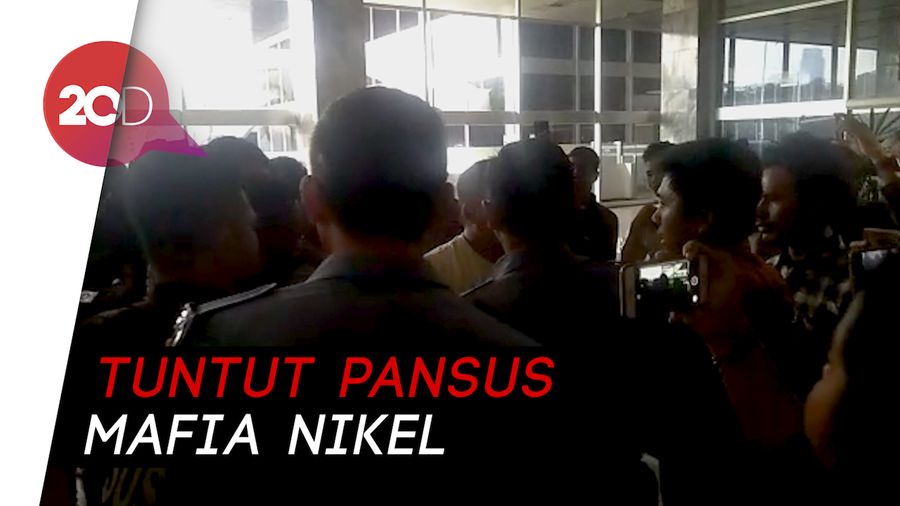 Gelar Aksi di Dalam DPR, Mahasiswa Bersitegang dengan Pamdal