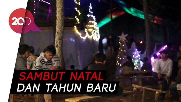 Indahnya Kerlap-kerlip Kampung Natal di Mamasa