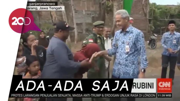 Ganjar Pranowo Dipukul Nenek Tua, Tapi Malah Senang