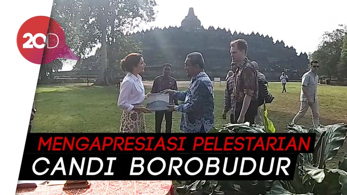 Putri Mahkota Kerajaan Denmark Kunjungi Candi Borobudur