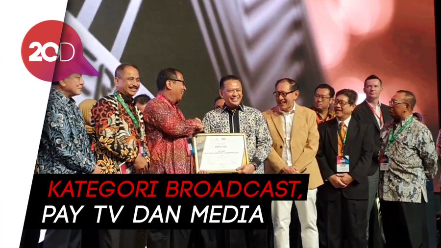 Momen CEO detiknetwork Terima Penghargaan Marketeer of The Year