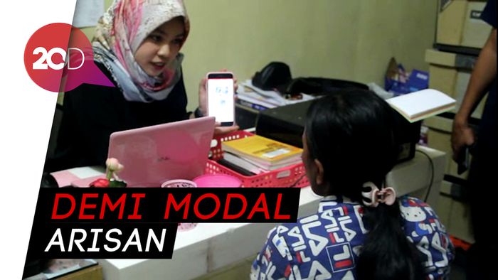 Video Polisi Tangkap Ibu yang Paksa Anaknya Mengemis