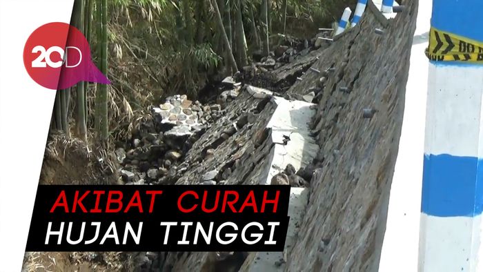 Jalur Wisata Gunung Bromo Ambrol, Separuh Jalan Ditutup