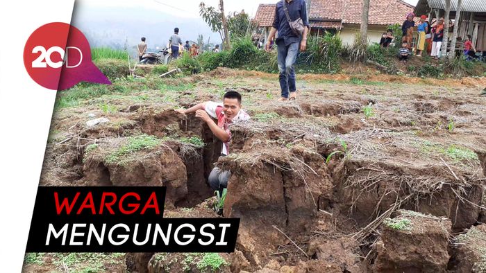 Tanah Bergerak Bikin Warga Desa Bunijaya Cemas