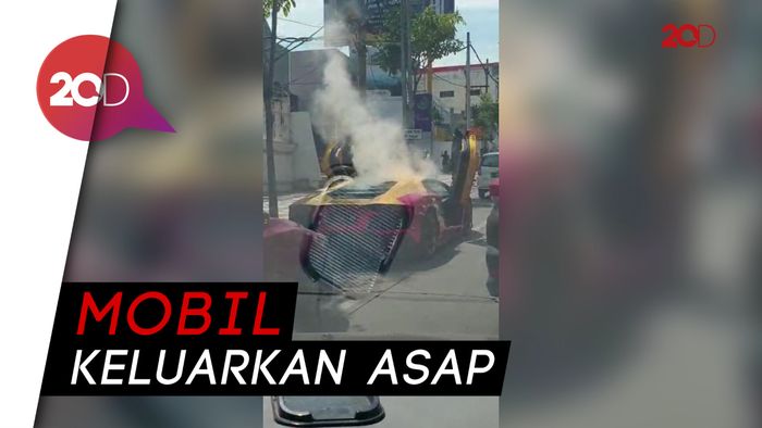 Terbakar! Penumpang Lamborghini Berhamburan 