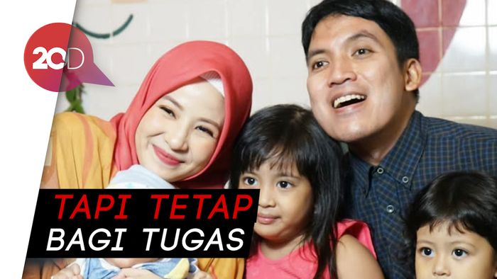 Liburan Akhir Tahun ke Jepang, Desta-Natasha Rizki Ajak Pengasuh