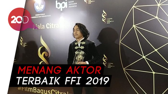 Muhammad Khan Dedikasikan Piala Citranya untuk Shah Rukh Khan