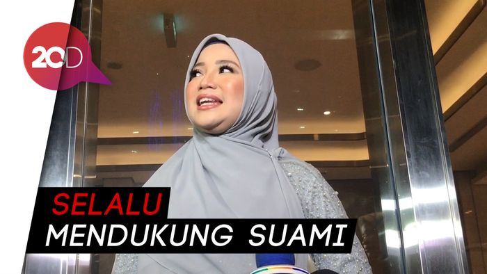 Suami Fokus di Politik, Chacha Frederica: Harus Komitmen!
