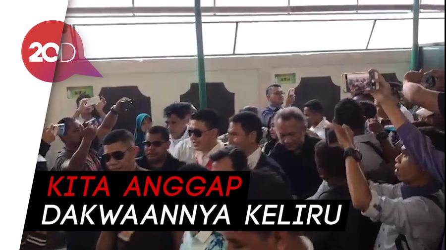 Trio Ikan Asin Didakwa Pasal Berlapis
