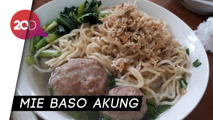 Hujan-hujan, Enaknya Makan Mie Bakso dengan Ceker Lembut