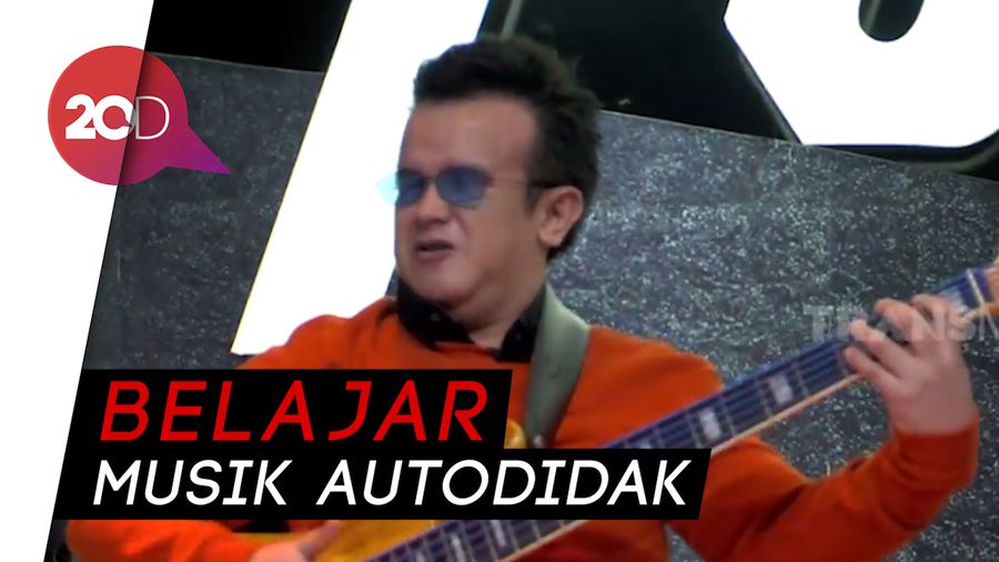 Salut Abis! Penyandang Tunanetra Ini Jago Main Berbagai Alat Musik 