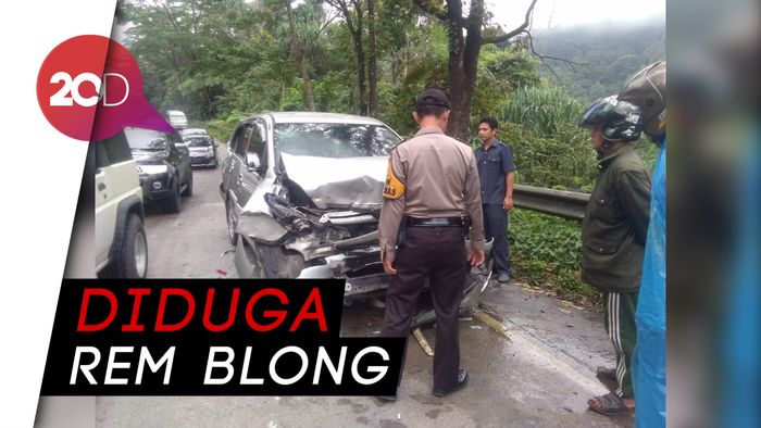 Bus Rombongan Siswa SMA Tabrak Dua Mobil di Jalan Lintas Padang-Solok