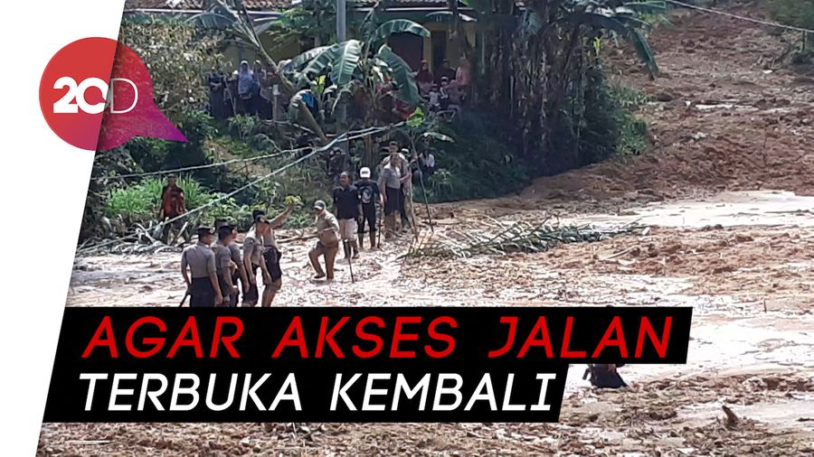 Gotong Royong Bersihkan Danau Lumpur Cilangari Bandung Barat